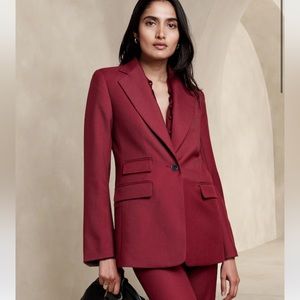 NWT - SCULPTED ITALIAN WOOL BLAZER